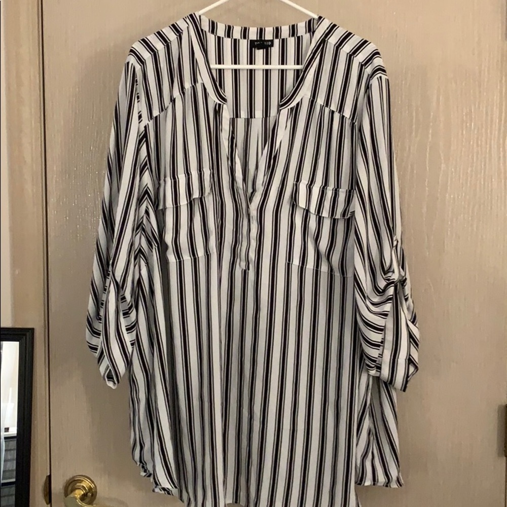 Black and white vertical blouse